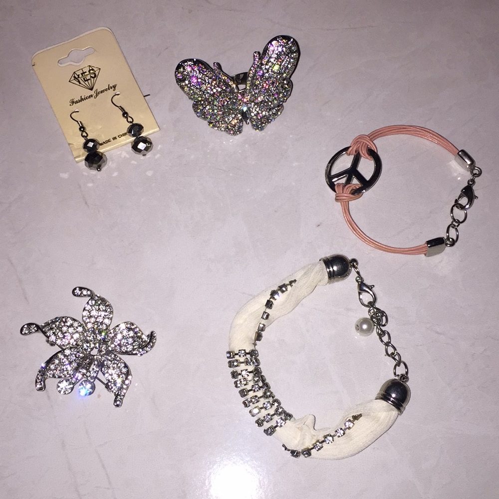 5 pieces of fashion jewelry